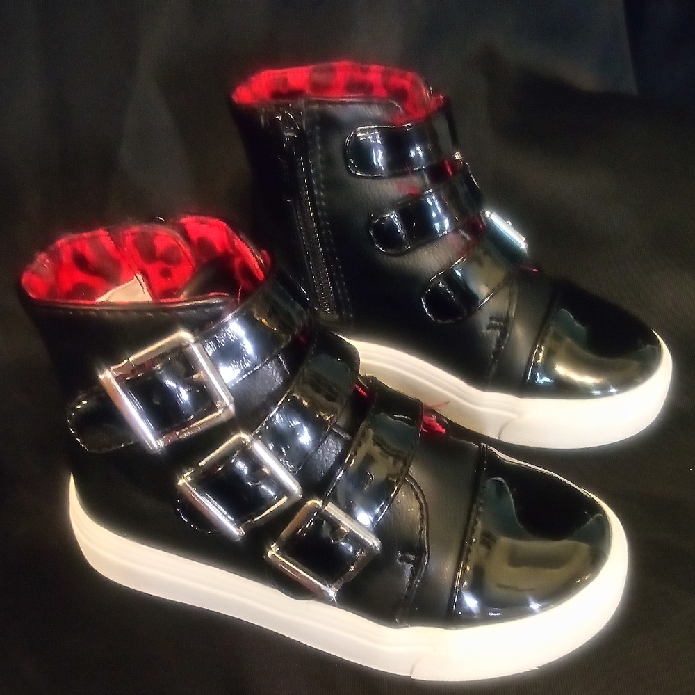 EUC hightops w buckle funky fresh!